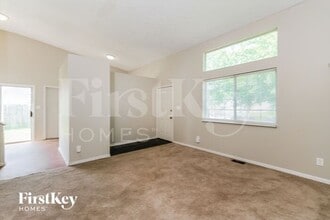 617 Woods Crossing Ln in Indianapolis, IN - Building Photo - Building Photo