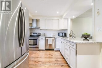 2407 Mainroyal St in Mississauga, ON - Building Photo - Building Photo