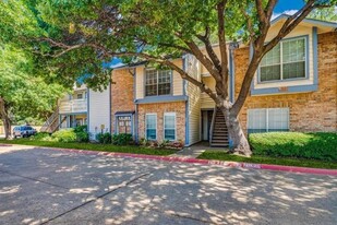 1603 Marsh Ln in Carrollton, TX - Building Photo
