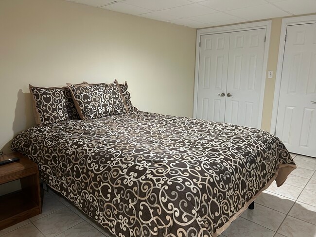 34 Berdine Ct, Unit Studio Apartment in Colonia, NJ - Building Photo - Building Photo