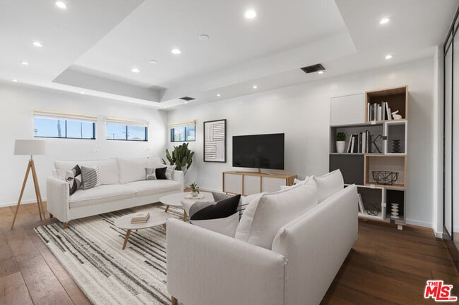 property at 2016 Lincoln Blvd