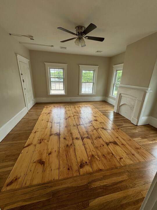 17 Whitman Ave, Unit 2E in Whitman, MA - Building Photo
