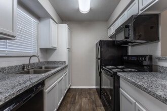 Windfern Meadows in Houston, TX - Foto de edificio - Interior Photo