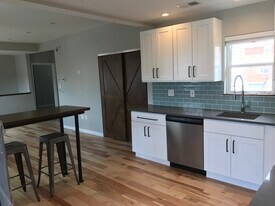 546 Southern Ave, Unit Apt 2 in Pittsburgh, PA - Building Photo