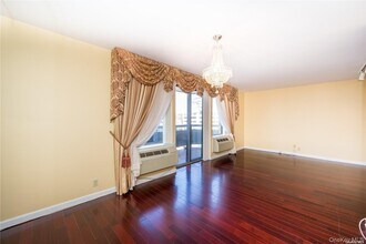 141 Great Neck Rd in Great Neck, NY - Building Photo - Building Photo