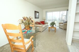 Clovertree Apartments in Flint, MI - Building Photo