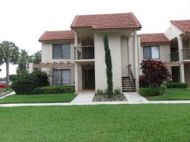 5600 Fairway Park Dr in Boynton Beach, FL - Building Photo