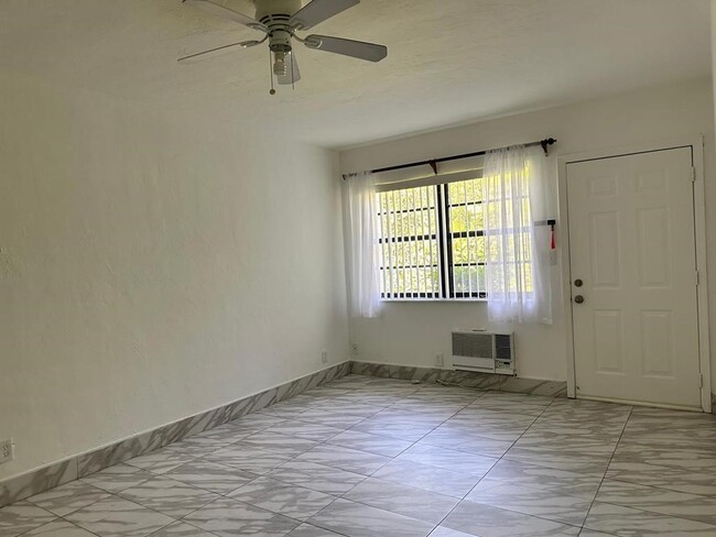 1845 Pembroke Rd, Unit 1-2 in Hollywood, FL - Building Photo - Building Photo