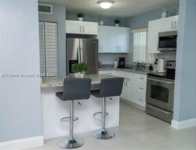 406 Lakeside Dr in Margate, FL - Building Photo - Building Photo