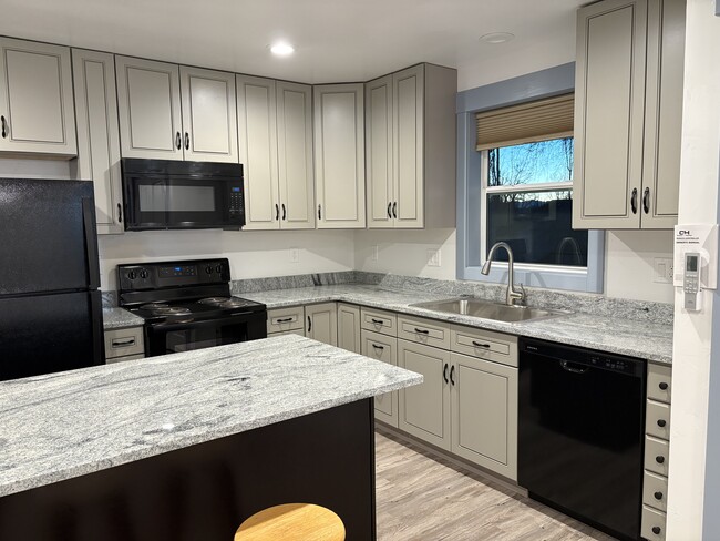 621 4th St, Unit Studio apartment