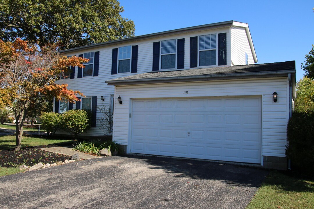 3130 Castlebrook Ave in Hilliard, OH - Foto de edificio