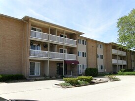 920 Beau Dr, Unit 309 in Des Plaines, IL - Building Photo