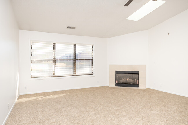 Parkwood Terrace in Omaha, NE - Building Photo - Interior Photo