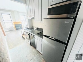 E 18TH ST., Unit 5D in New York, NY - Building Photo - Building Photo