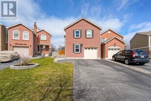 7102 Salme Dr in Mississauga, ON - Building Photo