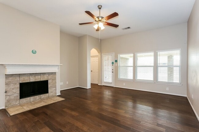 1401 Oregon St in La Porte, TX - Building Photo - Building Photo