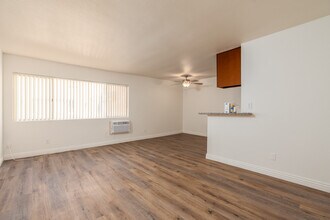 El Conquistador Apartments in Van Nuys, CA - Building Photo - Interior Photo