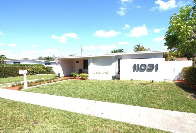 11031 SW 43rd St in Miami, FL - Building Photo - Building Photo