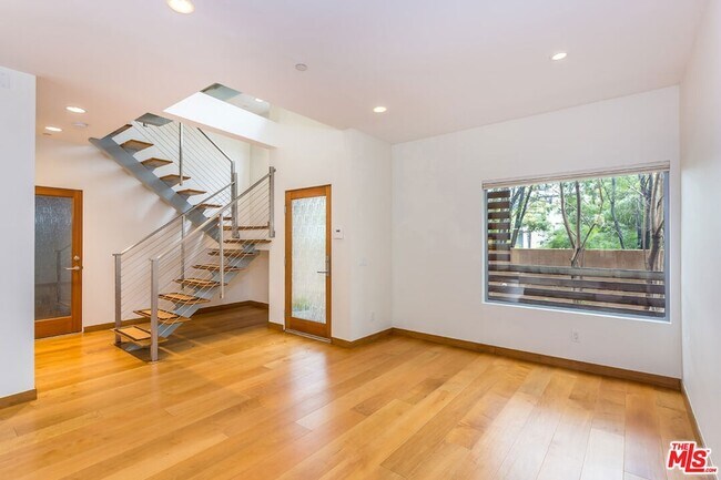 126 Pacific St in Santa Monica, CA - Building Photo - Building Photo