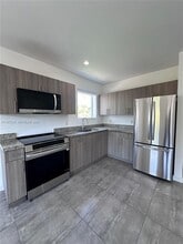 165 NW 39th St in Miami, FL - Building Photo - Building Photo