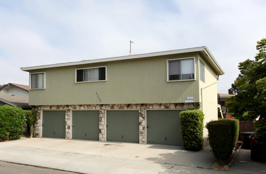 4305 E 5TH ST in Long Beach, CA - Building Photo