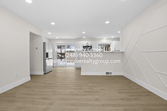 32112 Pembroke St in Livonia, MI - Building Photo - Building Photo