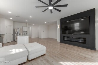 8133 S 64th Ln in Phoenix, AZ - Building Photo - Building Photo