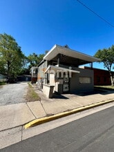 240 Douglas St 1st Floor Front in Hammond, IN - Building Photo - Building Photo