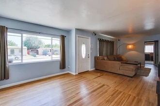 6824 Harvala St in San Diego, CA - Foto de edificio - Building Photo