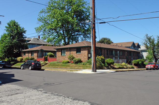 711 SE 33rd Ave in Portland, OR - Foto de edificio - Building Photo