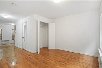 10 Fort Greene Place in Brooklyn, NY - Building Photo - Interior Photo