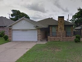 717 Cross Ridge Circle North in Fort Worth, TX - Building Photo
