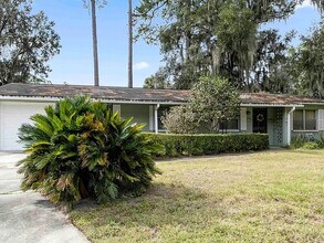 703 NE 6th Pl in Gainesville, FL - Foto de edificio - Building Photo