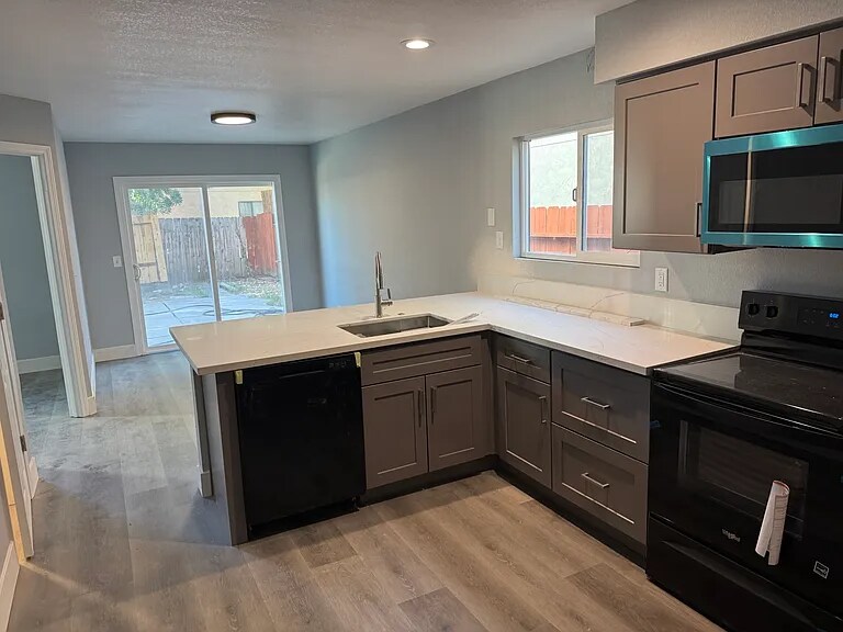 1774 Hammertown Dr in Stockton, CA - Building Photo