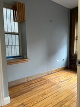 3432 38th St, Unit First floor in Long Island City, NY - Building Photo - Building Photo