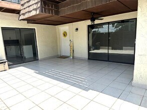 15423 W Pond Woods Dr in Tampa, FL - Building Photo - Building Photo