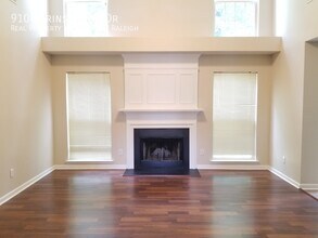 9104 Erinsbrook Dr in Raleigh, NC - Building Photo - Building Photo