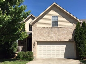 3096 Roundway Down Ln in Lexington, KY - Building Photo