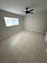 1025 SE 12th St in Cape Coral, FL - Foto de edificio - Building Photo