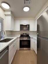 6228 Meadow View Ln in Las Vegas, NV - Building Photo - Building Photo