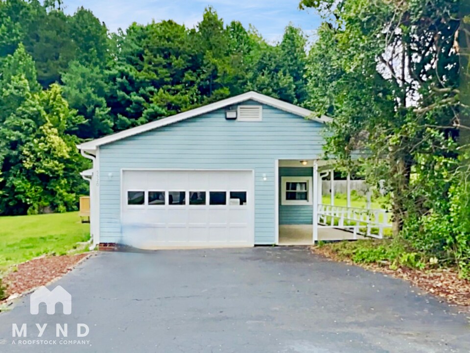 5520 Kool Springs Dr in Mint Hill, NC - Foto de edificio