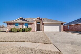 1308 Heathrow Way in Yukon, OK - Building Photo