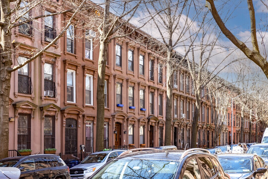 42 Saint Marks Pl in Brooklyn, NY - Building Photo