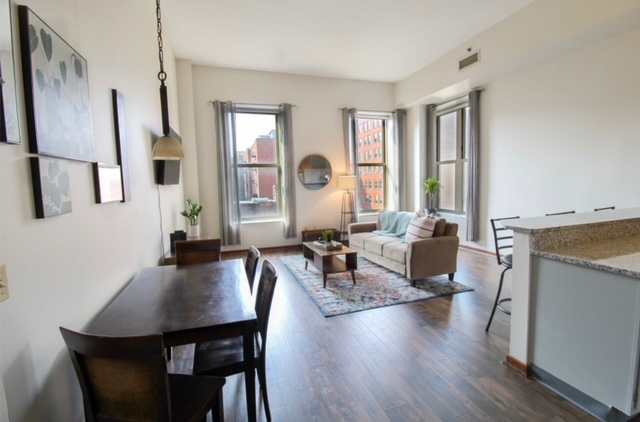 408 W Saint Clair Ave, Unit 409 in Cleveland, OH - Building Photo - Building Photo