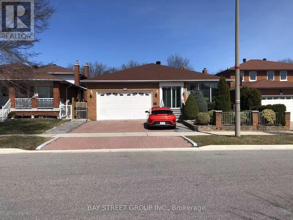 45 Pineway Blvd in Toronto, ON - Building Photo
