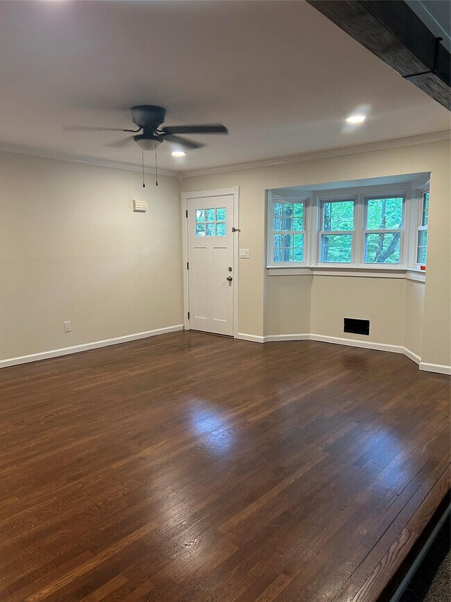 52 Hammond Rd in Glen Cove, NY - Building Photo - Building Photo