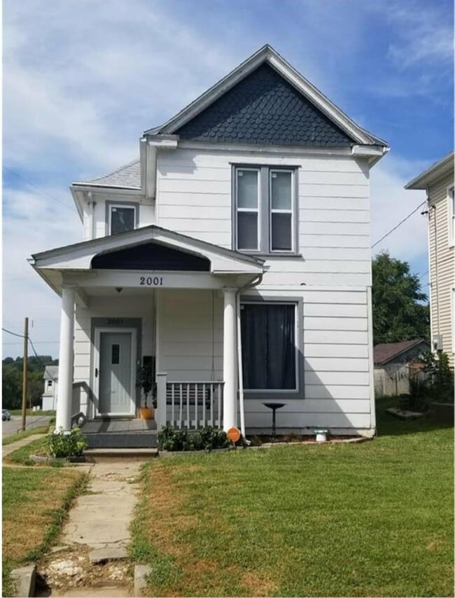 2001 Mitchell Ave in St. Joseph, MO - Building Photo - Building Photo