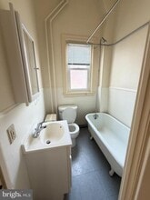 2441 Brown St in Philadelphia, PA - Building Photo - Building Photo