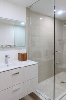 10923 NW 70th St, Unit Unit 1 in Doral, FL - Building Photo