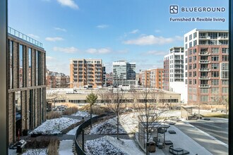 834 W Monroe St, Unit FL5-ID627 in Chicago, IL - Building Photo - Building Photo